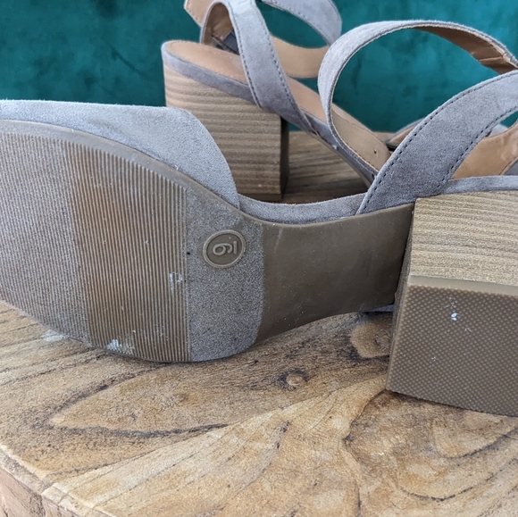 Ladies Sandles - Picture 2 of 4